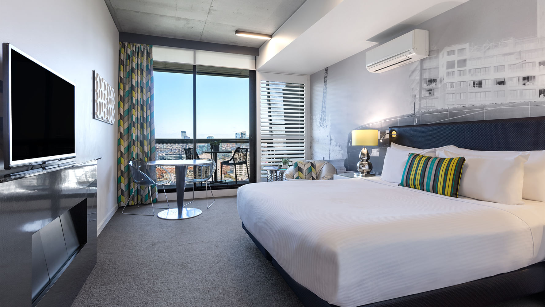 Oaks Melbourne on William Suites