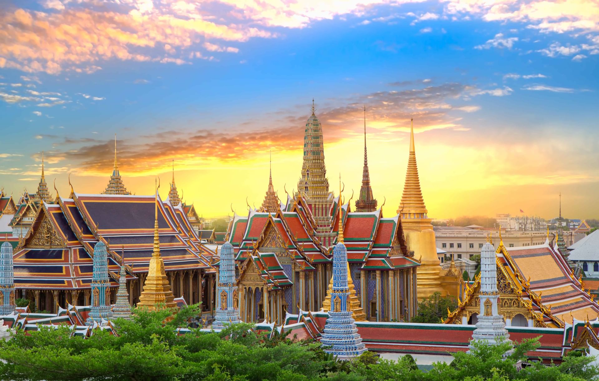 e720e14959b3-KIBKK1_Destination_Sightseeing-in-Bangkok_Wat-Phra-Kaew_Original_28366 (1).jpg