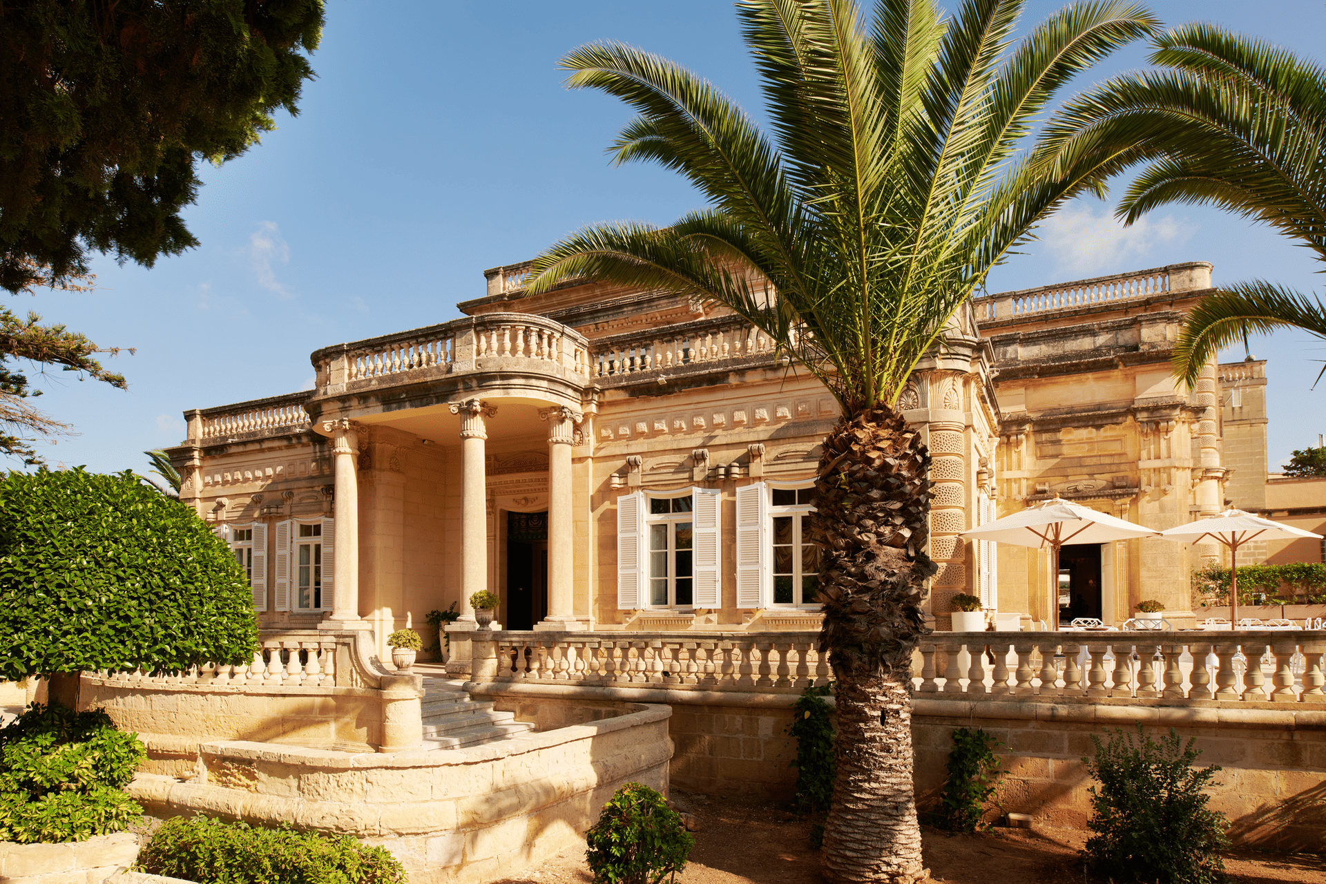 Villa Corinthia