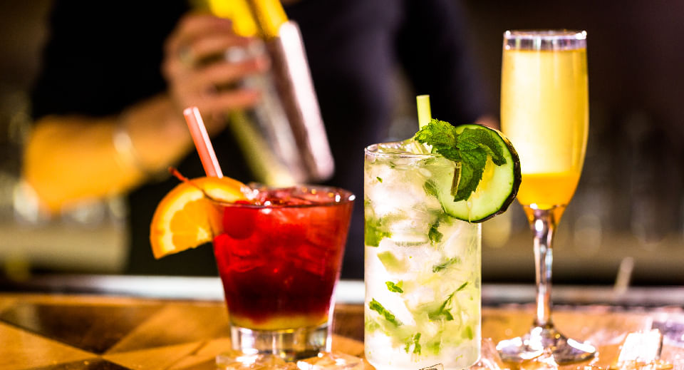 COCKTAIL MIXOLOGY CLASS__960x519-02.jpg